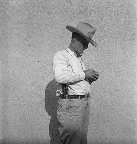 Photo of Duncan sheriff by Dorothea Lange